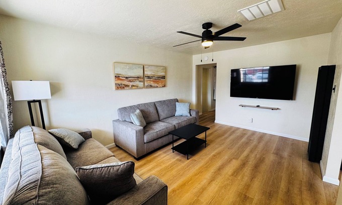 Farmington House | 800ft From Starbucks! Townhouse! Central Location!