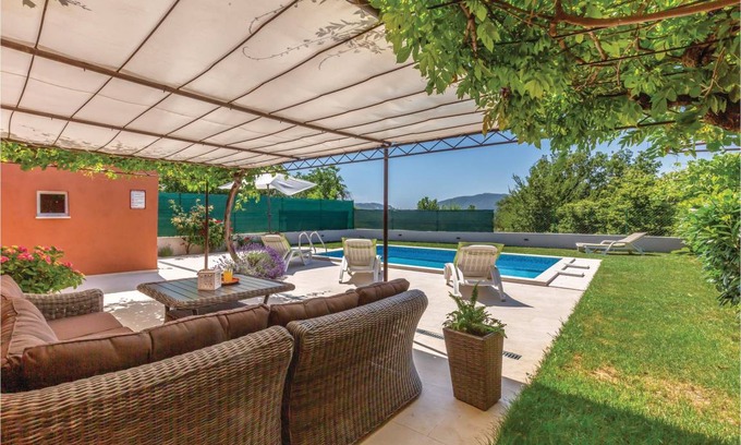 Sestanovac House | 82 m² House ∙ 2 bedrooms ∙ 6 guests