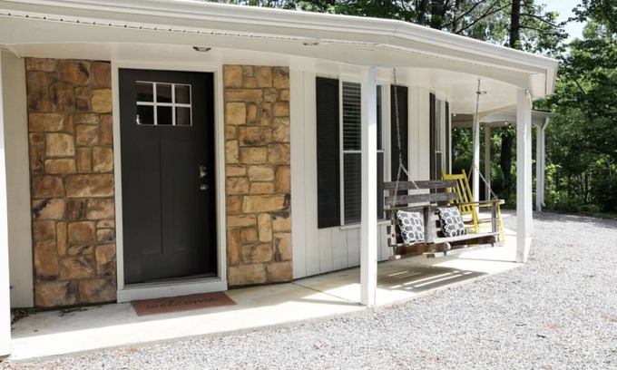 Court House House | 8Days a Week by Buffalo Mountain Getaway