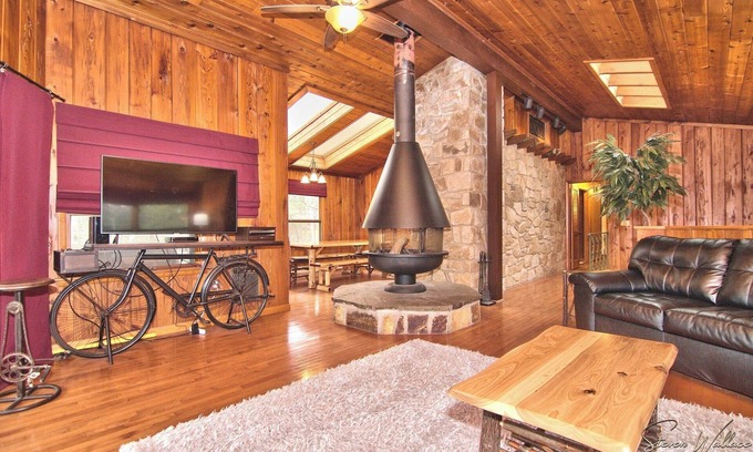 White Haven House | 9 acres w stream lawns firepit gameroom bar gazebo by stream 2mi to ski mtn