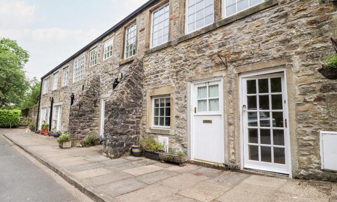 Airton Apartment | 9 Riverside Walk