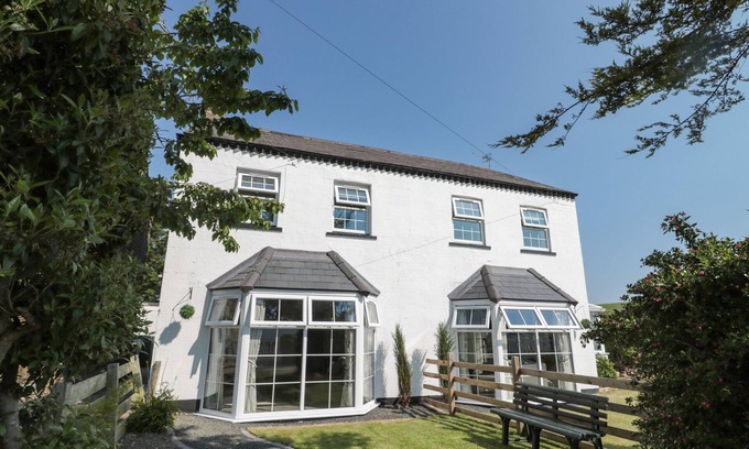 Belford Cottage | 9 STATION COTTAGES, pet friendly, with a garden in Belford