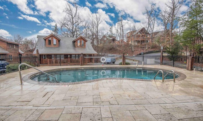 Pigeon Forge Cabin | 92 m² Cabin ∙ 2 bedrooms ∙ 8 guests