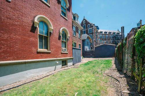 Allegheny-West Apartment | 93 m² Apartment ∙ 2 bedrooms ∙ 6 guests