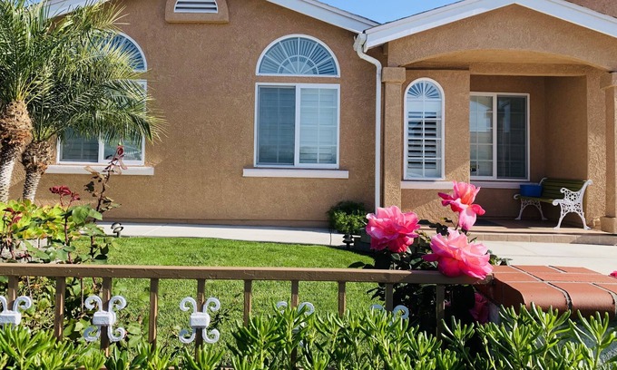 Mira Mesa House | 9B4B house,11 beds sleeps 20, by UCSD La Jolla Zoo SeaWorld Legoland