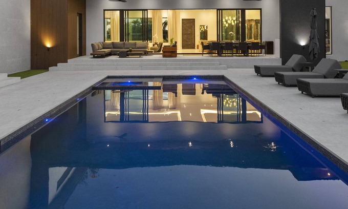 North Miami Beach House | 9BR Sophisticated Villa Ruby