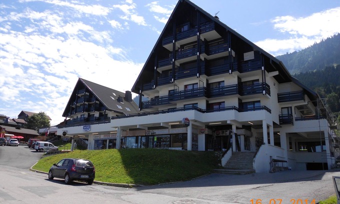 Thollon-les-Memises Apartment | A 12 km from EVIAN quiet appt with south balcony in Thollon stats center