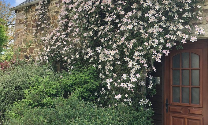 Henansal Cottage | A 2 bedroom cottage that sleeps 4 guests in 2 bedrooms with covered pool