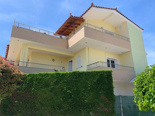 Fier Villa | A 3-floor building with 4 bedroom near beach