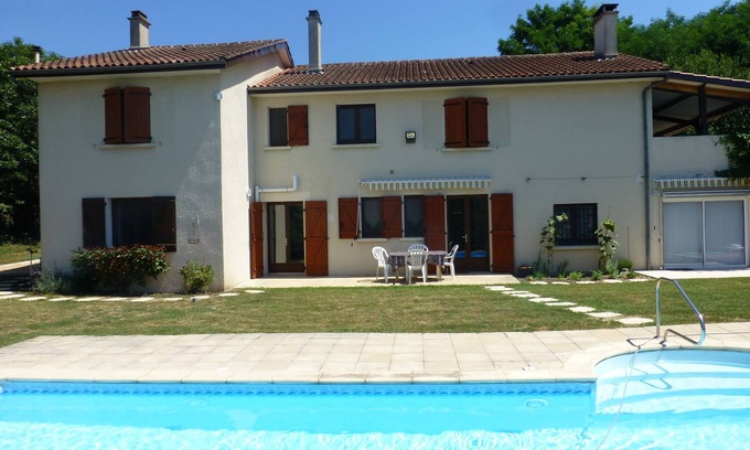 Villefranche-de-Rouergue Apartment | A beautiful private 2 bedroomed apartment with pool in stunning countryside