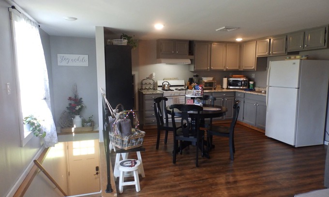 Naples House | A beautiful place to enjoy and relax in a quiet farm house setting.