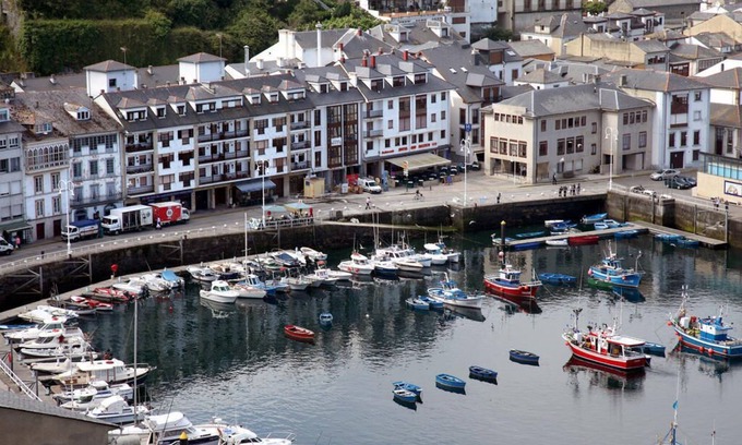 Luarca Apartment | A Bruxo Fonte. Sleeps 8, 2 bathrooms. Full Equipe Reg VUT38509As