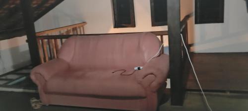 Curio-Utinga House | A casa das janelas azuis