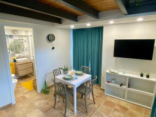 Cannizzaro Apartment | A Casa di Ross