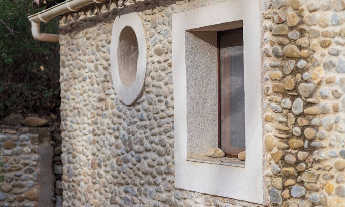 Le Castellet Bed & Breakfast | A charming gîte, the Jas des Oliviers welcomes you to the heart of the garden.