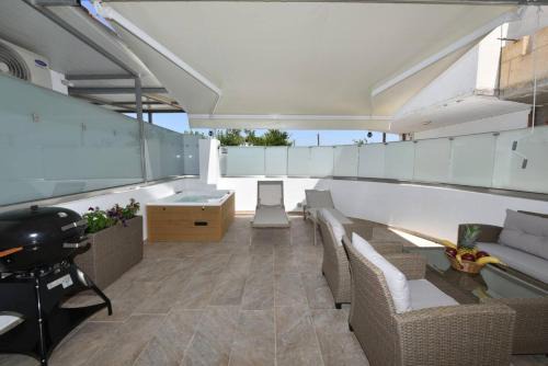 Drapanias Apartment | A comfy studio with hot tub