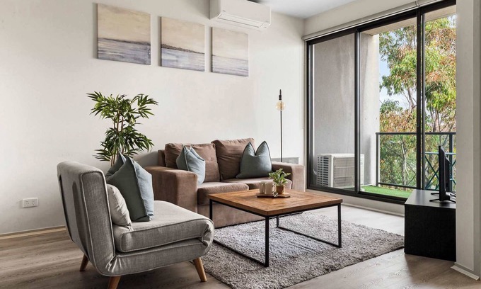 Kensington Apartment | A Cozy Apt Near to Flemington Races, FREE Parking