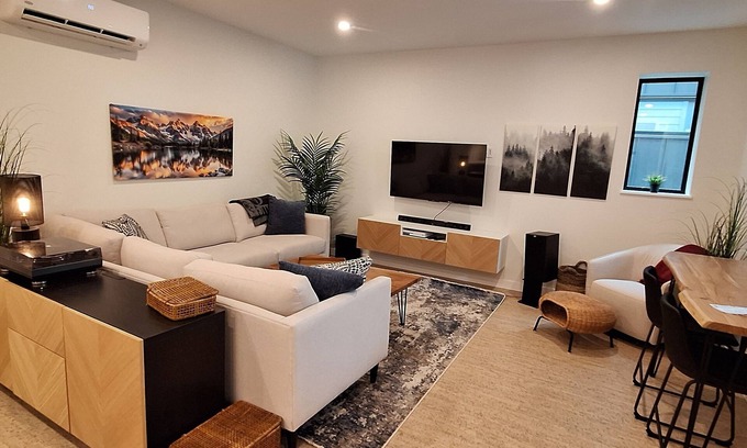 Nelson House | A Cozy Nelson Stay