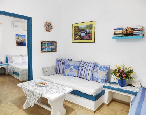 Koutsounari Apartment | A Cretan house in the garden.