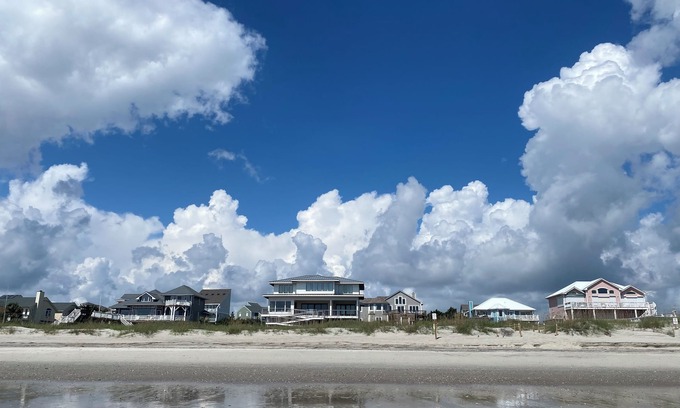 Emerald Isle Condo | A FEW STEPS TO OCEAN in EMERALD ISLE, NC! Come visit walk to all entertainment!