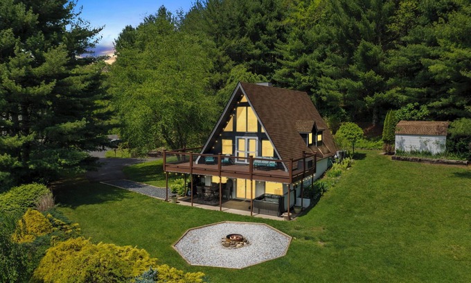 Crumpler Cabin | "A Frame Haven" - w/Hot Tub and NC Mountain Views by the New River