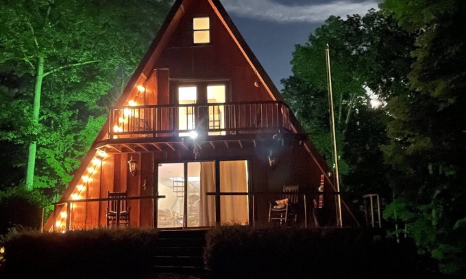 Bellmore House | A- frame on 5 acres 5 mins from large lake.