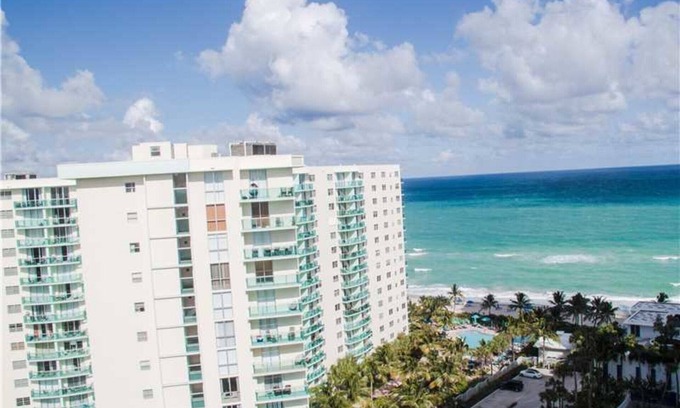 Hollywood South Central Beach Condo | A Great Deal! Oceanview 2 Bedroom Luxurious Condo Hollywood Beach