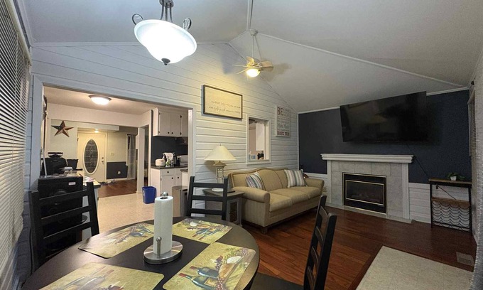 Richfield House | A Heart of a Twin Cities-Cute and Cozy House with Quiet Neighborhood