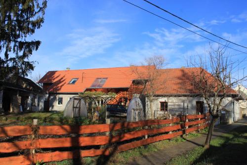 Rezi Apartment | A Kert Apartman