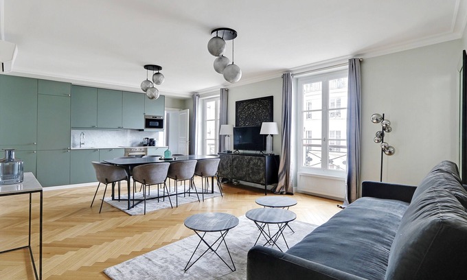 Quartier de la Goutte-d'Or Apartment | A Luxury 3-BR/3BA with A/C in Montmartre