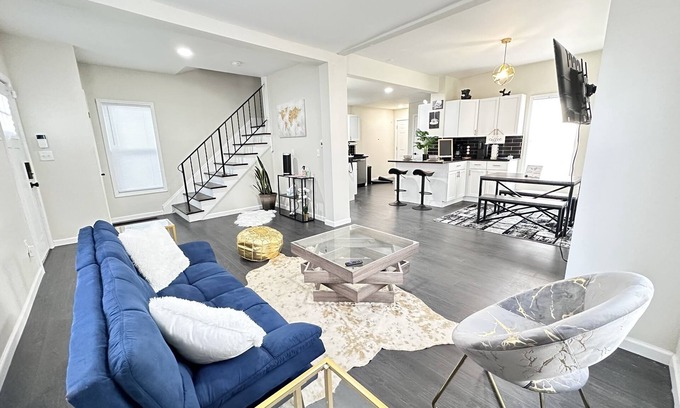 West Columbus House | A Luxury Franklinton Beauty, Near Downtown COSI