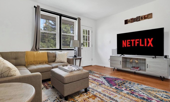 Westside Norwich House | A Peaceful Retreat|1.8Mi Mohegan|9.4Mi Foxwoods
