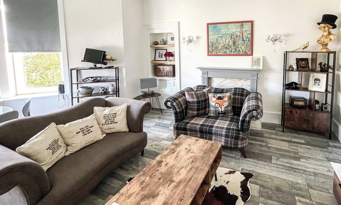 Rothesay Cottage | A perfect island break for friends and family.