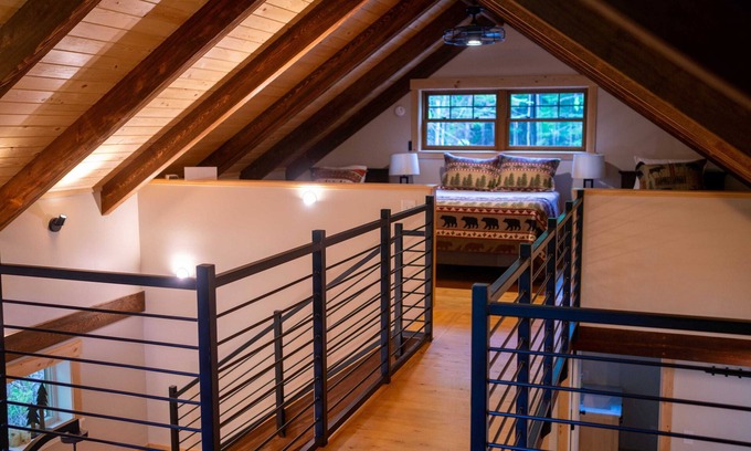 Sheridan Cabin | A private wooded retreat with modern amenities, close to town and pet friendly!