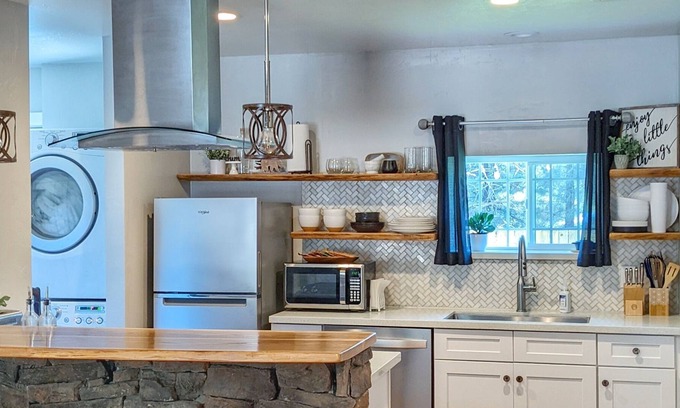 Flagstaff Cottage | A quiet cottage, nestled in the heart of the forest