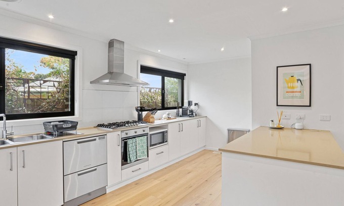 Somers House | A Relaxing Home Away from Home