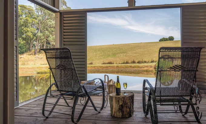 Bullarto South Apartment | A Romantic Escape in Nature’s Embrace
