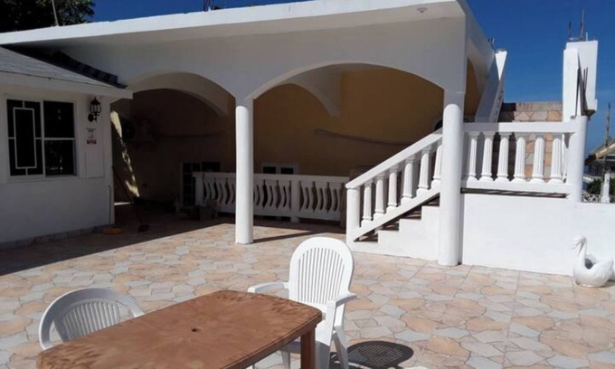 West End Apartment | A Rooftop View, Comfort & Event-Ready Spaces - #01