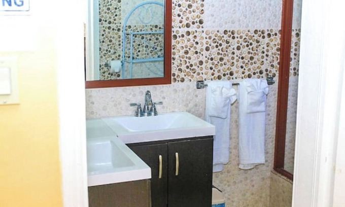 West End Apartment | A Rooftop View, Comfort & Event-Ready Spaces - #02