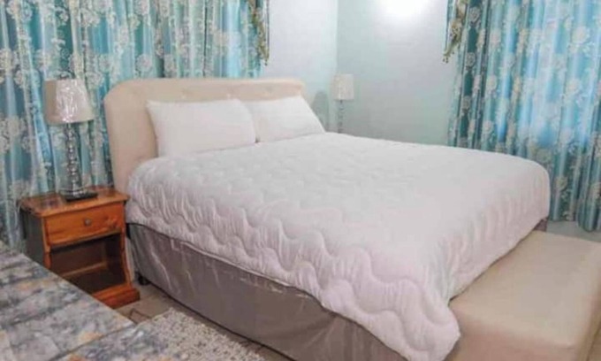 West End Apartment | A Rooftop View, Comfort & Event-Ready Spaces - #11