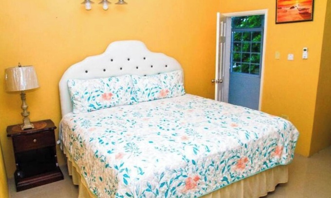 West End Apartment | A Rooftop View, Comfort & Event-Ready Spaces - #14