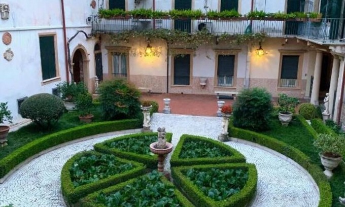 Sud-Est Apartment | A room with a view inside Verona old town, few steps from the Arena!