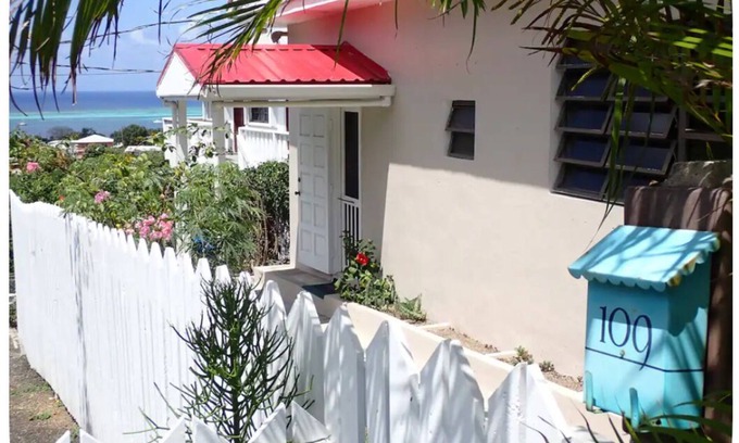 Richmond Cottage | A safe, family friendly bird watchers paradise with a beautiful ocean view.