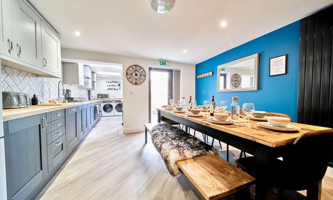 Hanham House | A spacious and modernised Victorian terrace house for larger groups