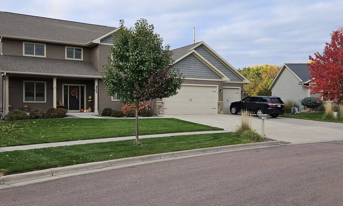 Onalaska House | A Spacious Homey Place To Be.