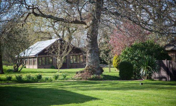 Chiddingly House | A spacious peaceful single-storey house within a private rural Wealden estate