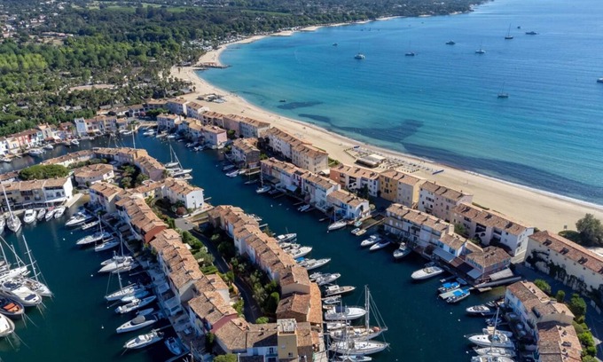 Cogolin Villa | A STONE'S THROW FROM THE GULF OF SAINT-TROPEZ; IN THE HEART OF THE VINEYARDS