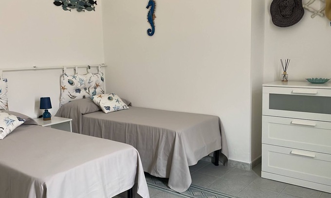 Locri Apartment | A stone's throw from the sea - lovely three-room apartment in Locri