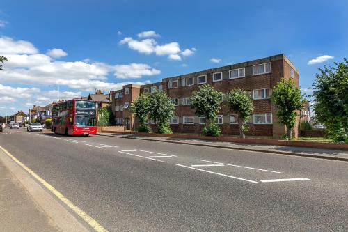 Redbridge Apartment | A Stunning Flat in London, Gants Hill