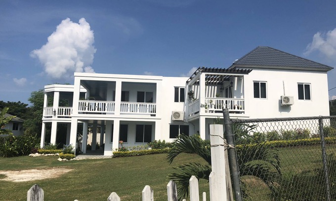 Whitehouse Villa | A stunning Jamaican villa